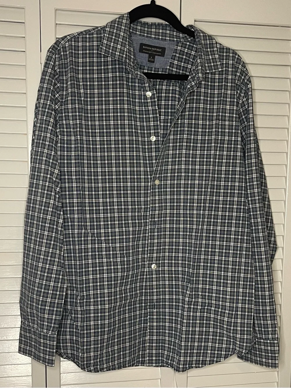 Banana Republic Men's Navy and White Plaid Button-Down Shirt